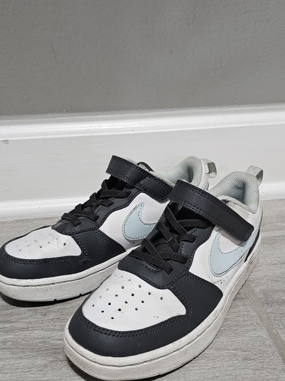 Nike Kids Black, White & Light Blue Low-Top Sneakers